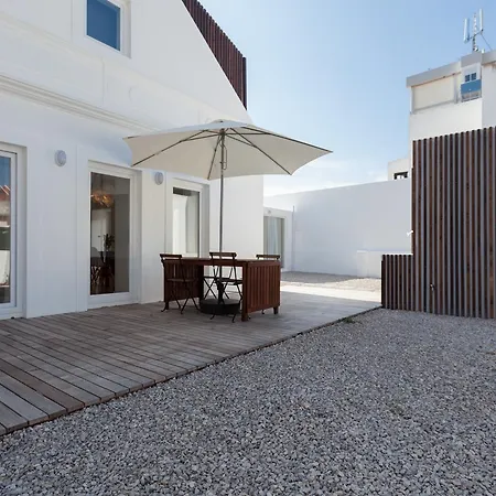 Beguest Fishermans House * Trafaria