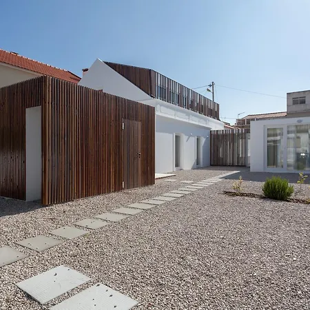 Beguest Fishermans House * Trafaria